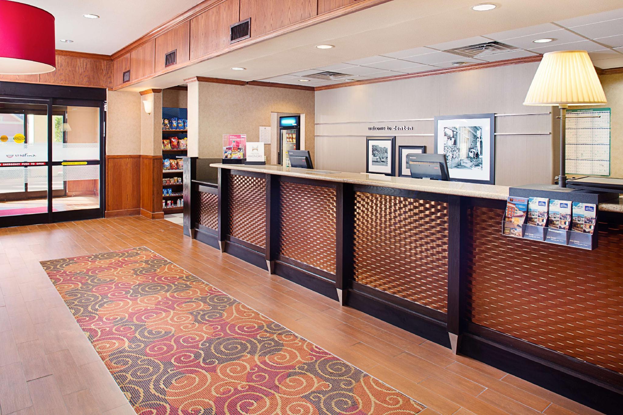 Hampton Inn & Suites Denton Ngoại thất bức ảnh