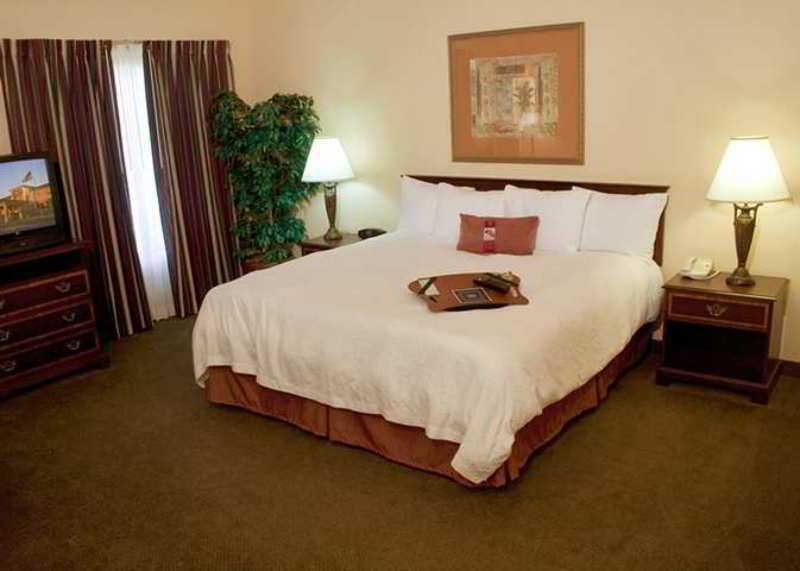 Hampton Inn & Suites Denton Ngoại thất bức ảnh