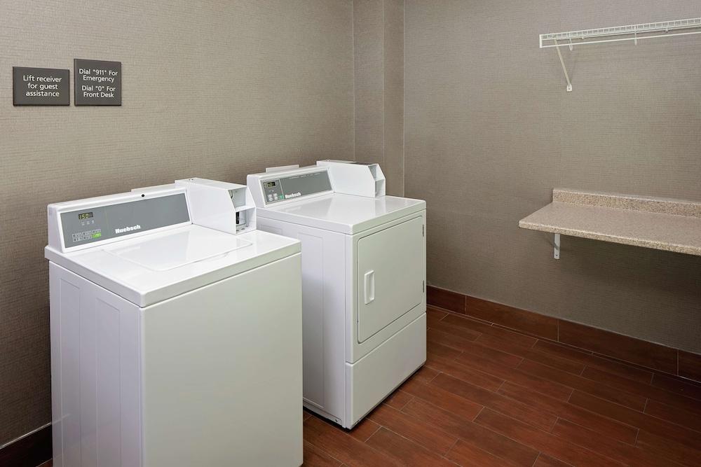 Hampton Inn & Suites Denton Ngoại thất bức ảnh