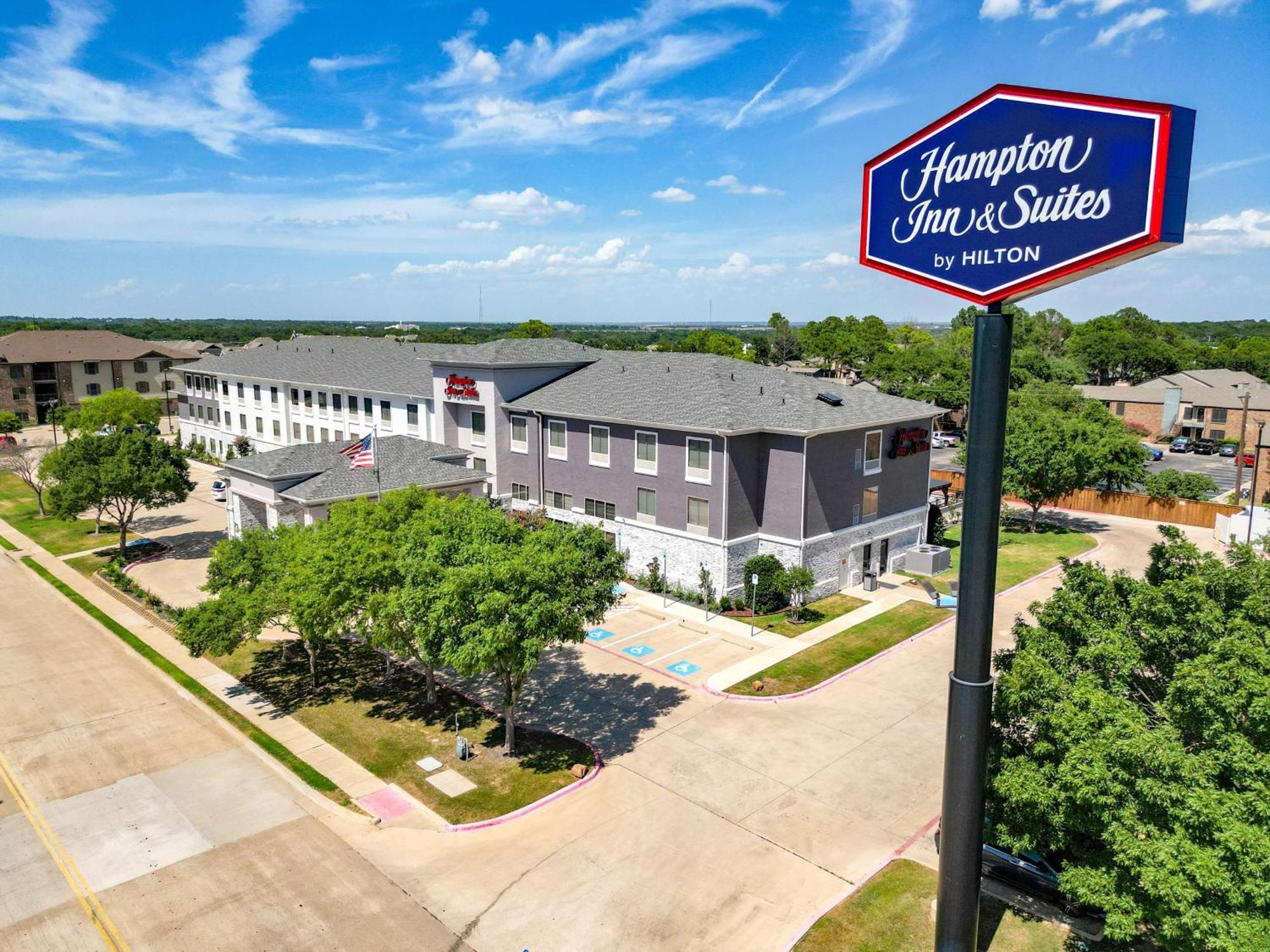 Hampton Inn & Suites Denton Ngoại thất bức ảnh