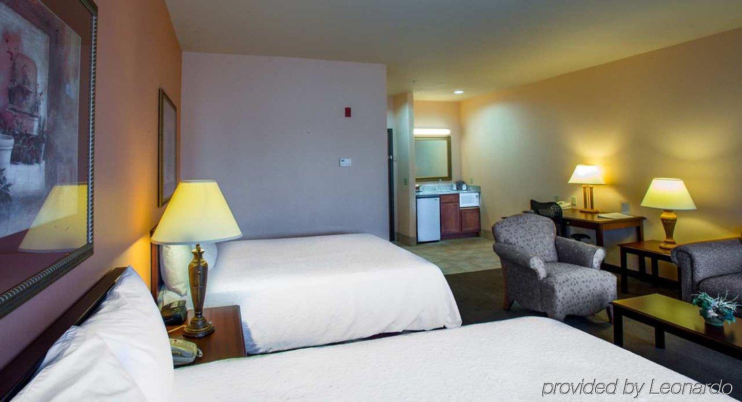 Hampton Inn & Suites Denton Ngoại thất bức ảnh