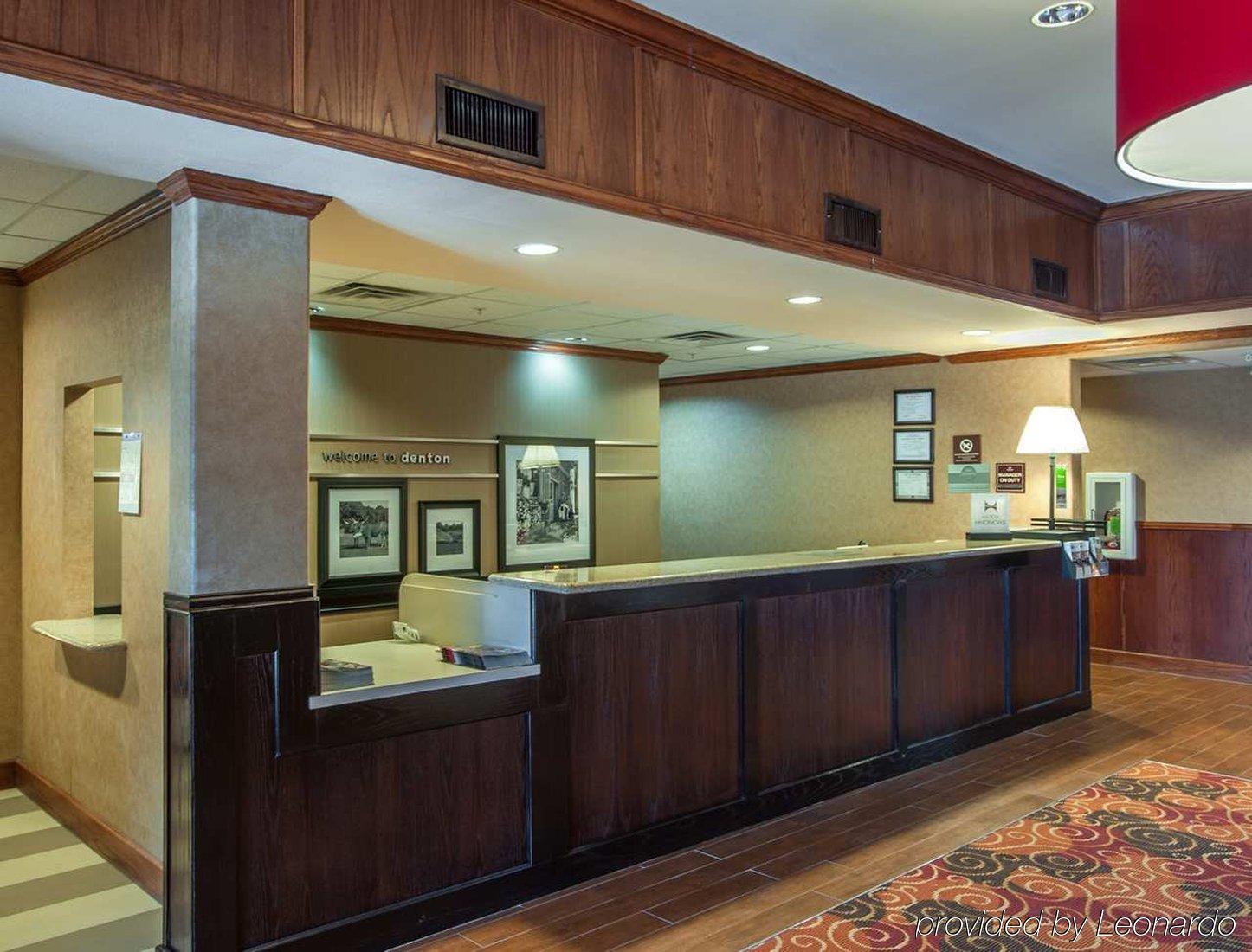 Hampton Inn & Suites Denton Ngoại thất bức ảnh