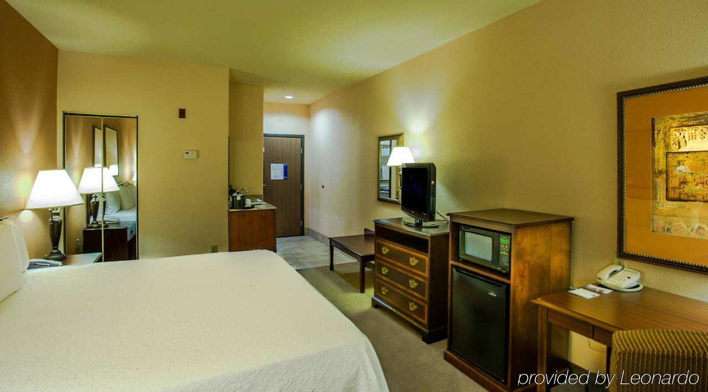 Hampton Inn & Suites Denton Ngoại thất bức ảnh